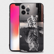 Lade das Bild in den Galerie-Viewer, iPhone Animal Love Case™️ Premium Schutzhülle
