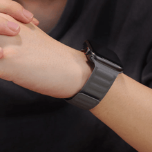 Lade das Bild in den Galerie-Viewer, Elegance Kunstlederarmband mit Magnetverschluss™️ für Deine Apple Watch
